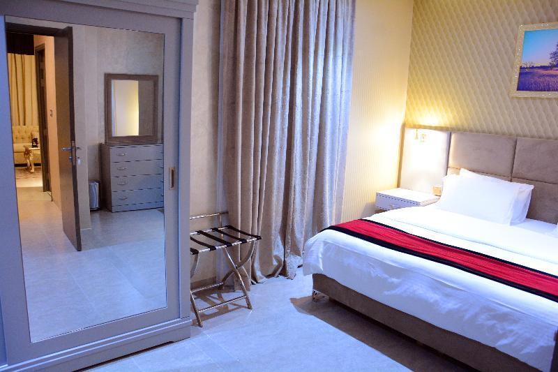ذا فيفتى ايت السالمية Aparthotel Kuwait City Bagian luar foto