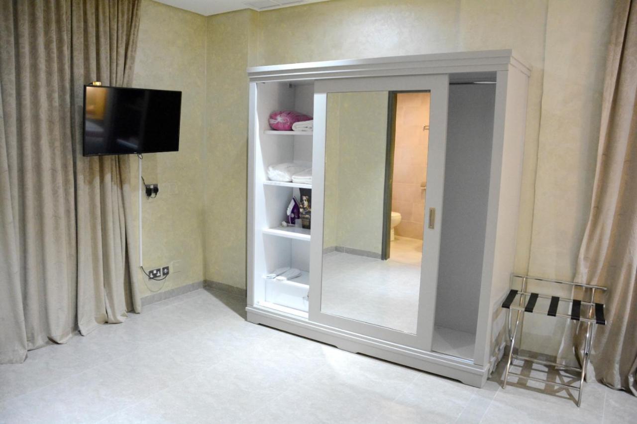 ذا فيفتى ايت السالمية Aparthotel Kuwait City Bagian luar foto
